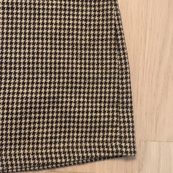 Mid-Thigh Length Skirt - Picture 2 of 4